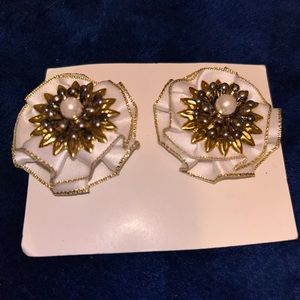 Vintage white/golden flower shoe clips NEW
